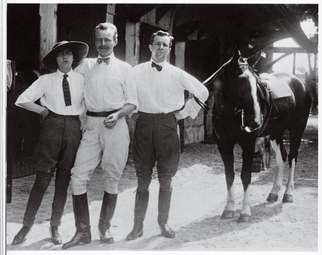 000---Gabrielle-Chanel-L+®on-de-Laborde-and-Etienne-Balsan-at-the-Royallieu-stables-around-1909-®Quitterie-Temp+®