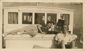 011 - Gabrielle Chanel and Roussy Sert on a boat circa 1935-�Photo D.R.